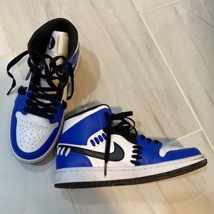 Nike Air Jordan 1 mid “sisterhood”